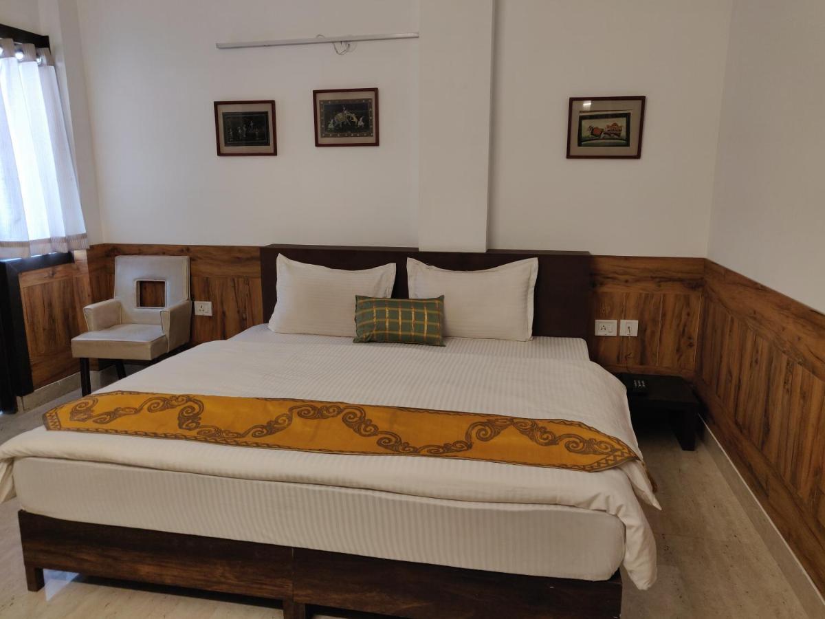 Aakritii Hotels Гургаон Екстериор снимка