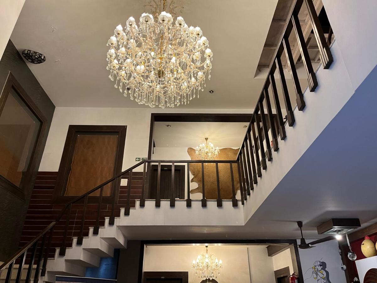 Aakritii Hotels Гургаон Екстериор снимка