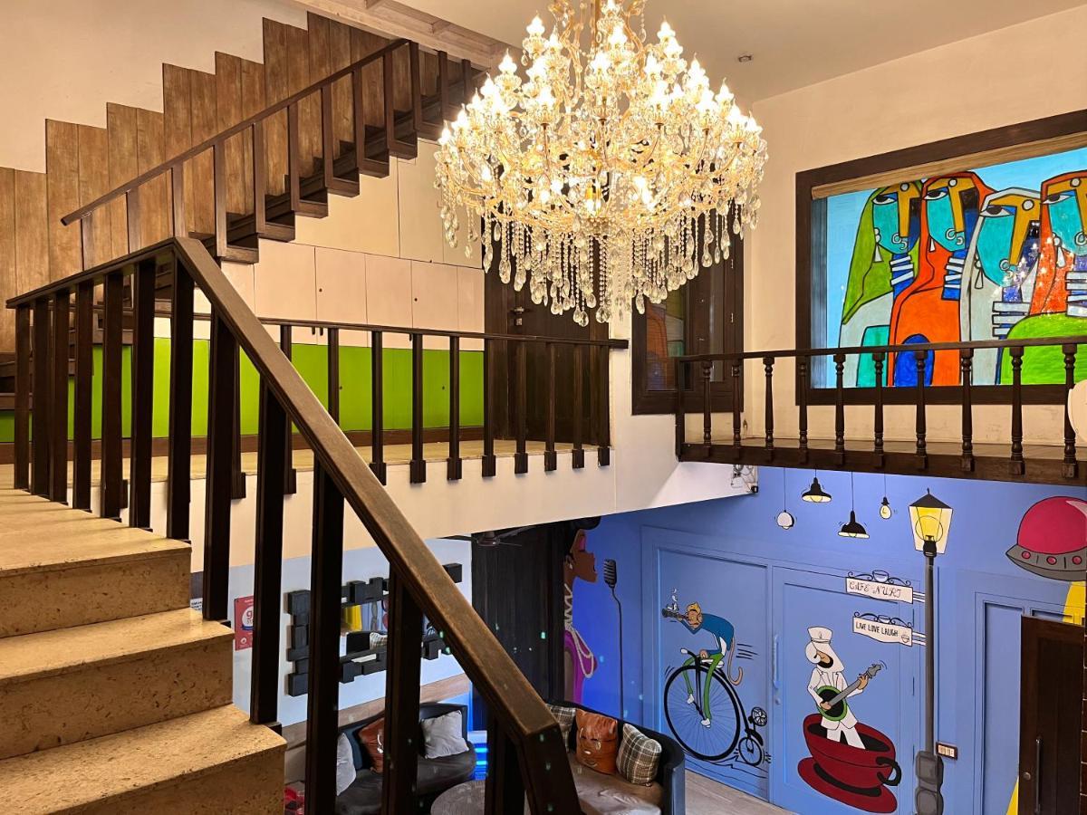 Aakritii Hotels Гургаон Екстериор снимка