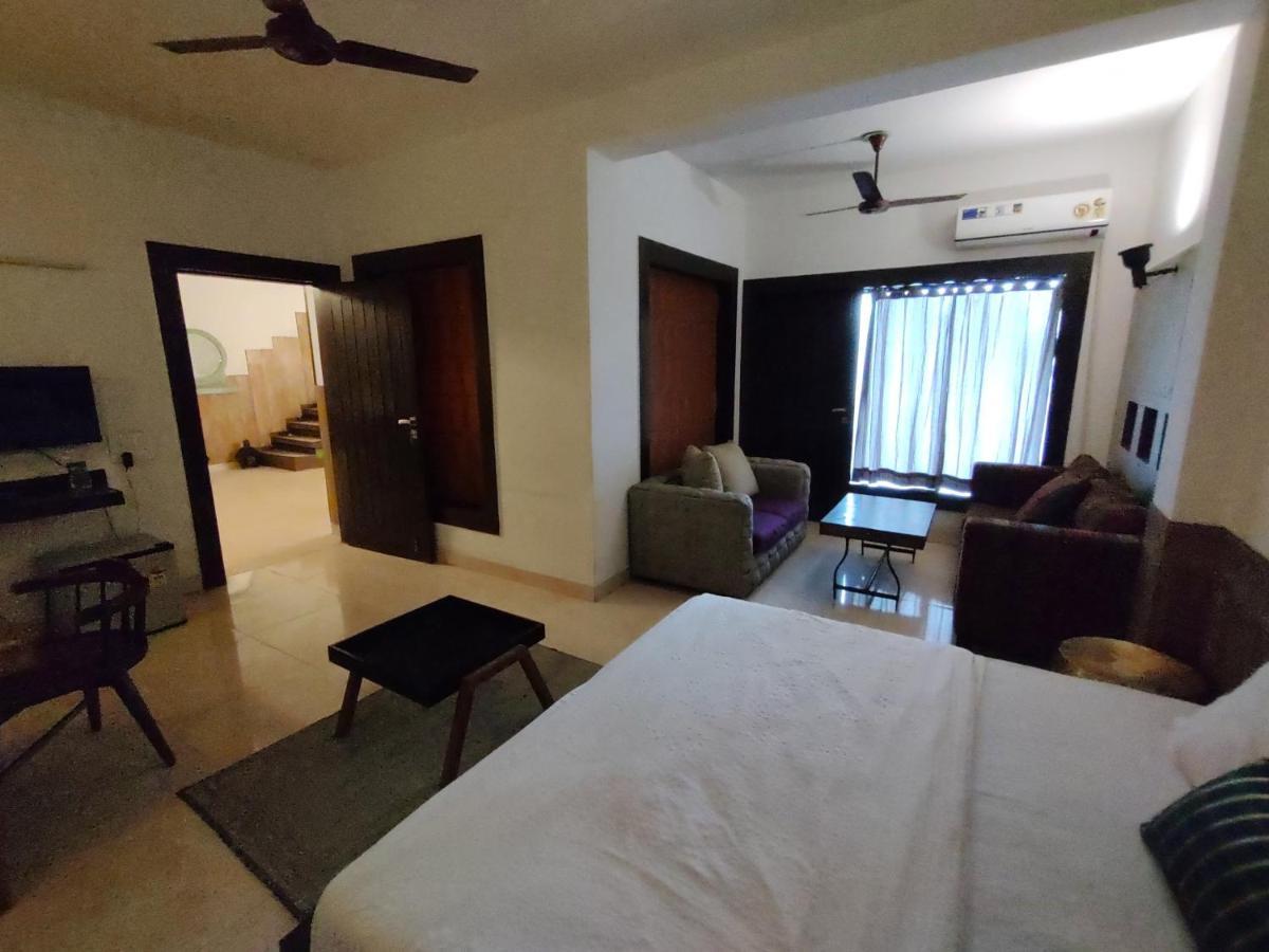 Aakritii Hotels Гургаон Екстериор снимка