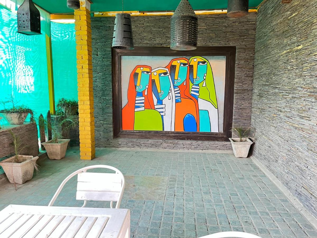 Aakritii Hotels Гургаон Екстериор снимка