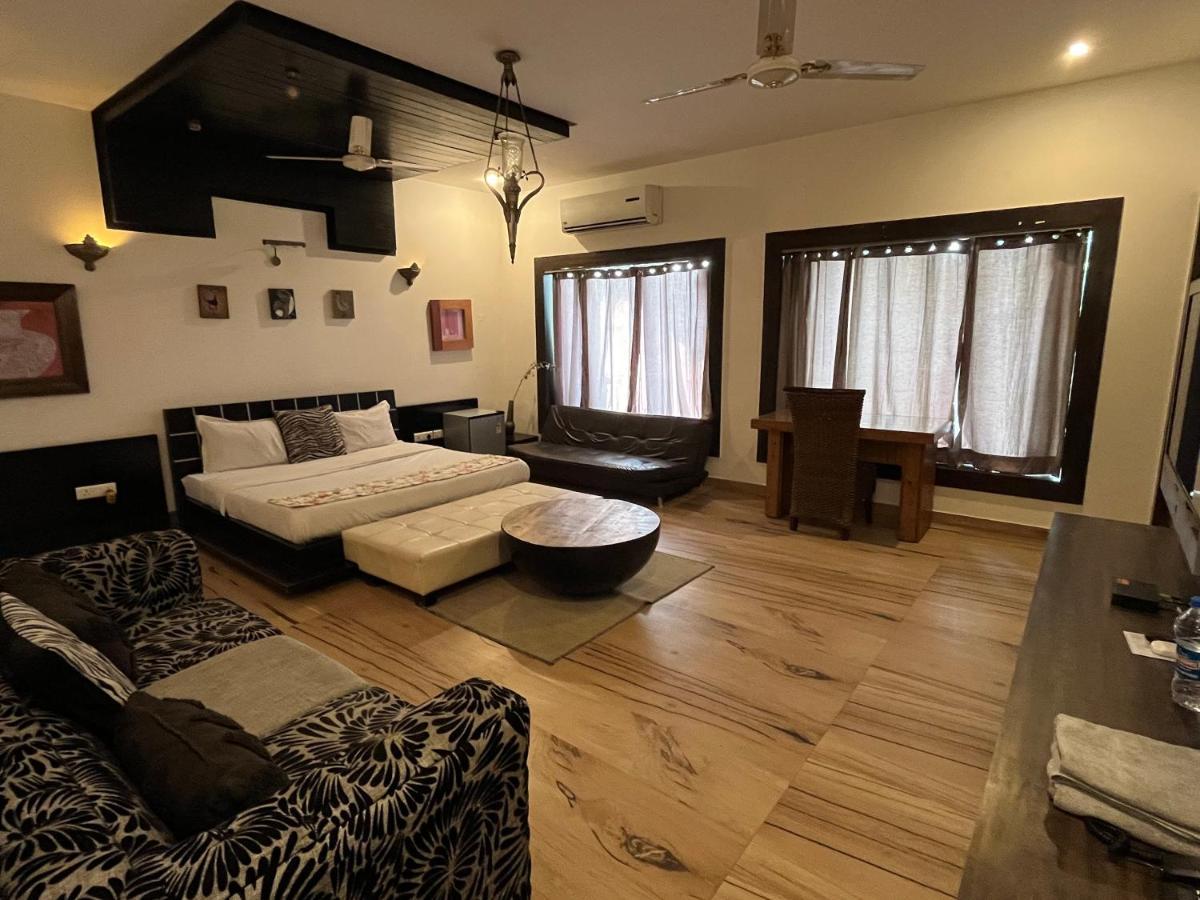 Aakritii Hotels Гургаон Екстериор снимка
