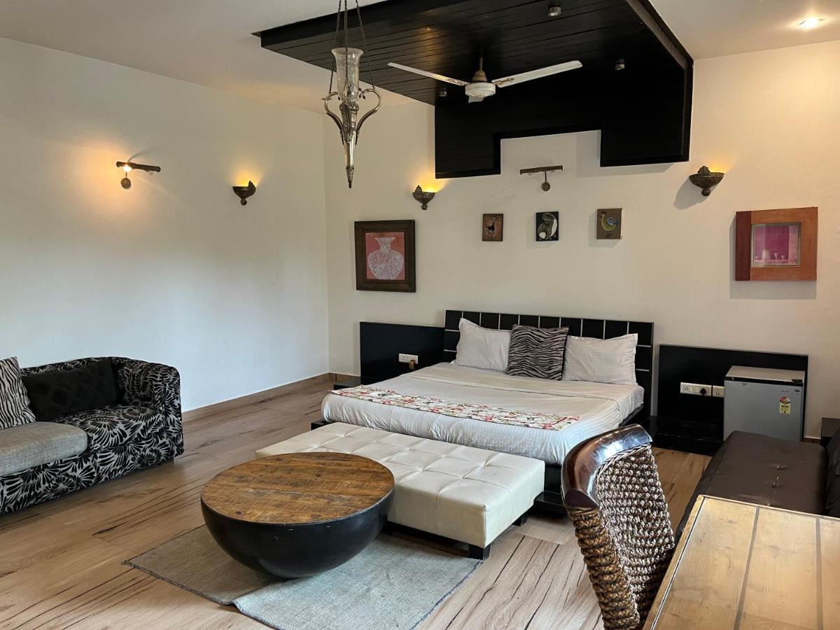 Aakritii Hotels Гургаон Екстериор снимка