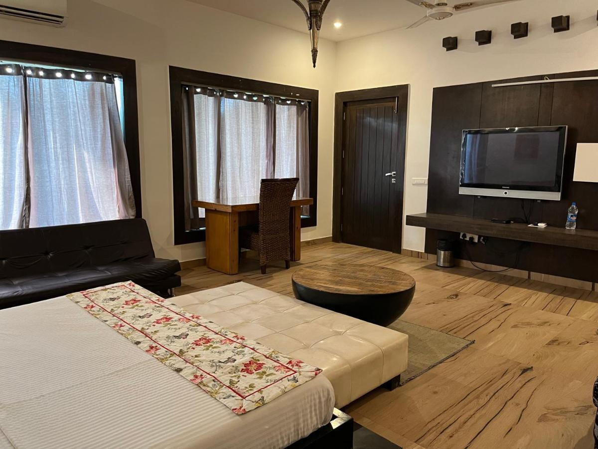Aakritii Hotels Гургаон Екстериор снимка
