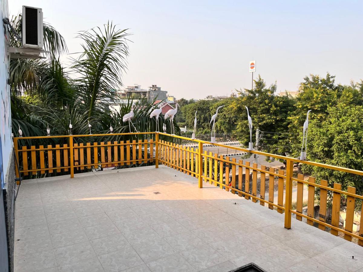Aakritii Hotels Гургаон Екстериор снимка