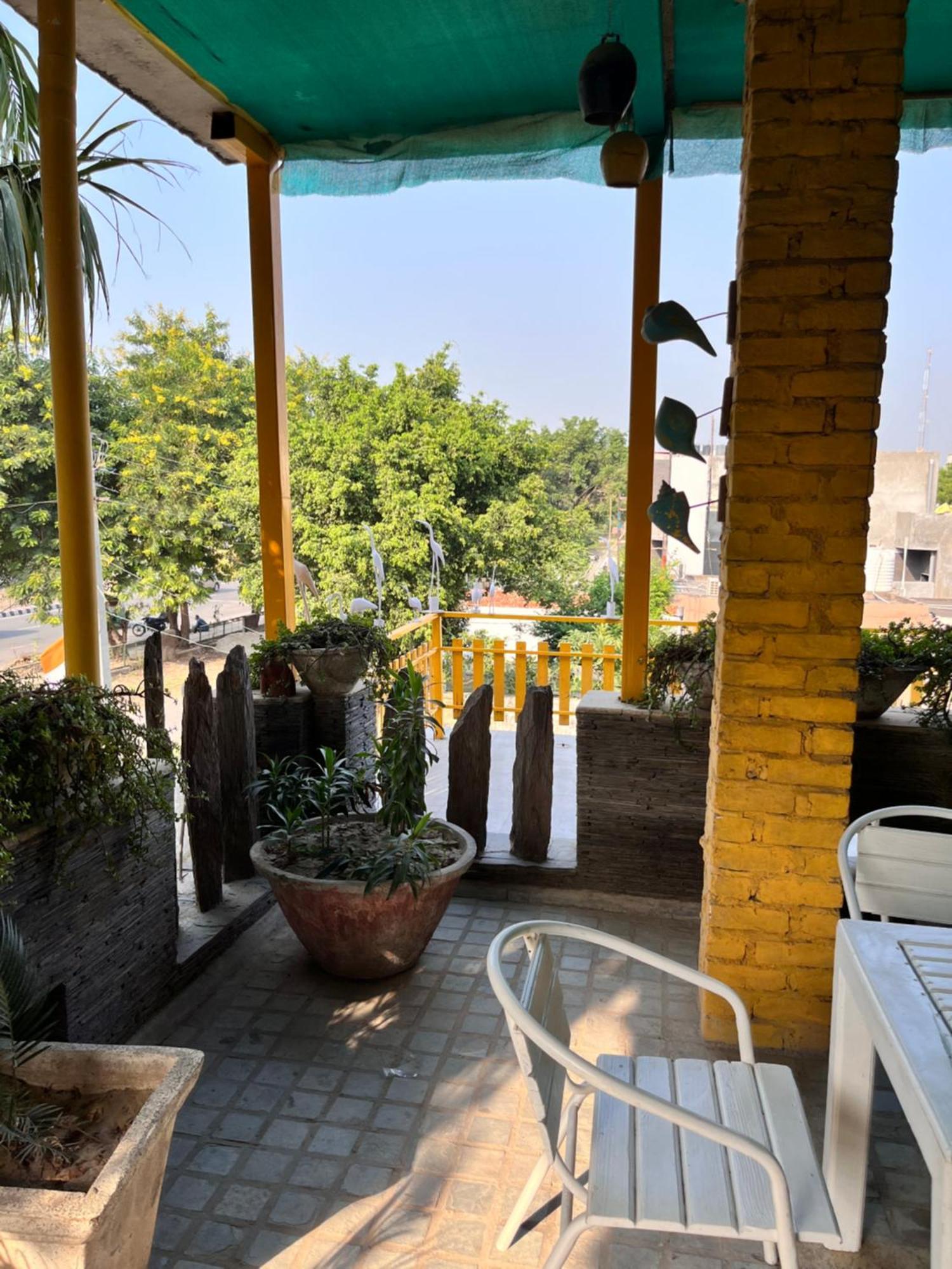 Aakritii Hotels Гургаон Стая снимка