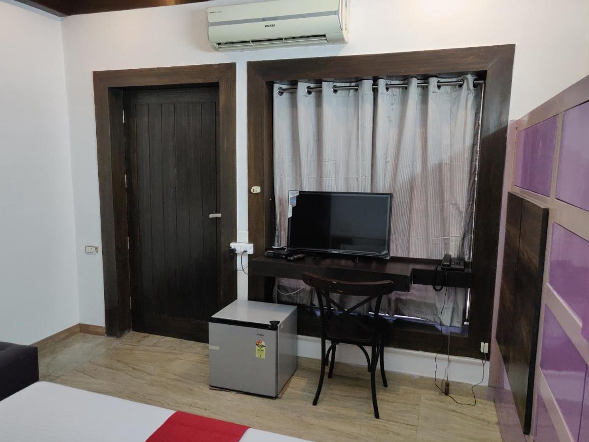 Aakritii Hotels Гургаон Екстериор снимка
