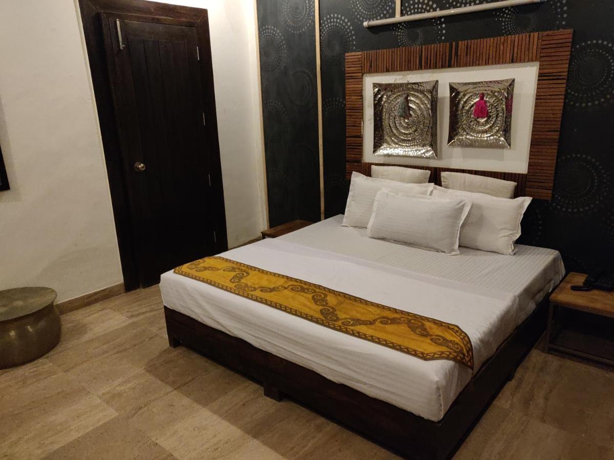 Aakritii Hotels Гургаон Екстериор снимка