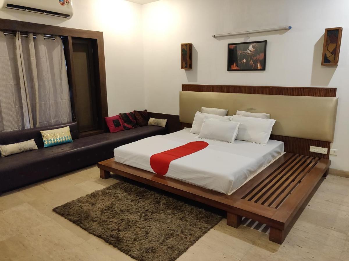 Aakritii Hotels Гургаон Екстериор снимка