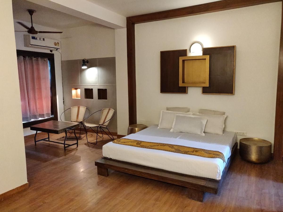 Aakritii Hotels Гургаон Екстериор снимка
